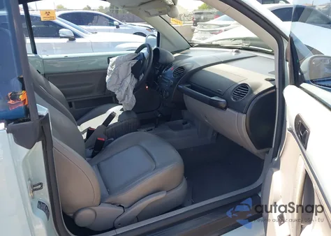 2006 Volkswagen New Beetle 2.5 z USA, uszkodzony, nr VIN 3VWRF31Y26M316675